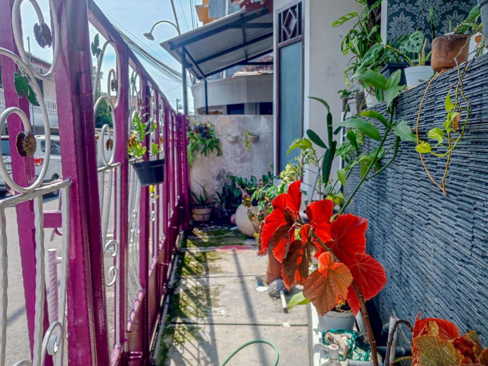 Trihakso Guest House Near Kaliurang Redpartner Sleman  Exterior foto